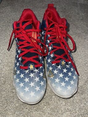 Near perfect condition! Under Armour Youth Spotlight Franchise USA Cleats